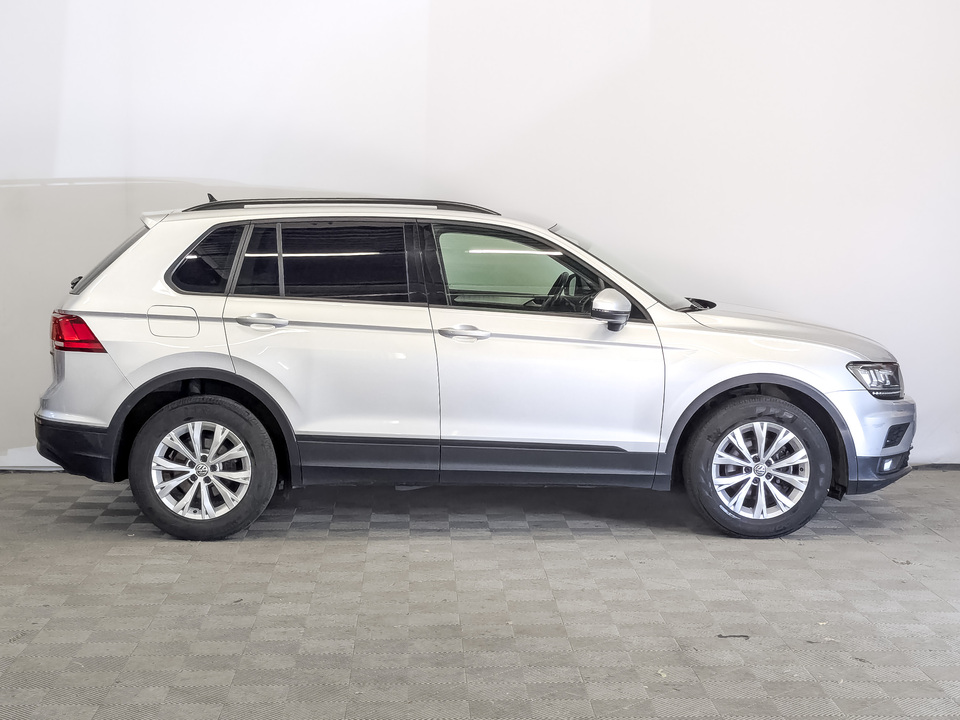 car-card-slide Volkswagen Tiguan 2020 68 449км фото №4