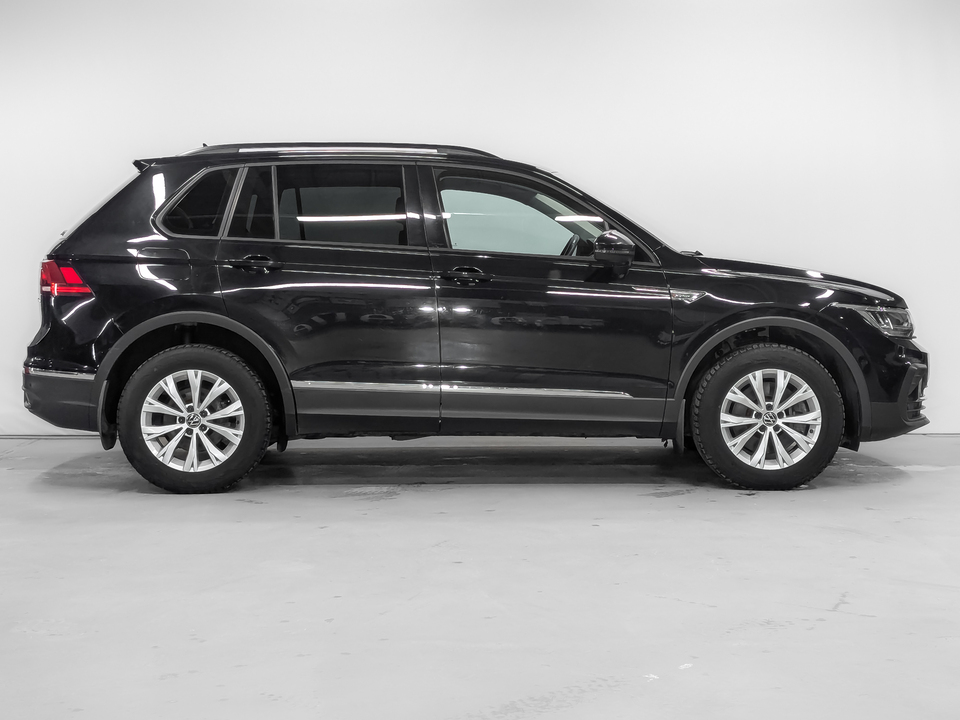 car-card-slide Volkswagen Tiguan 2021 72 227км фото №5