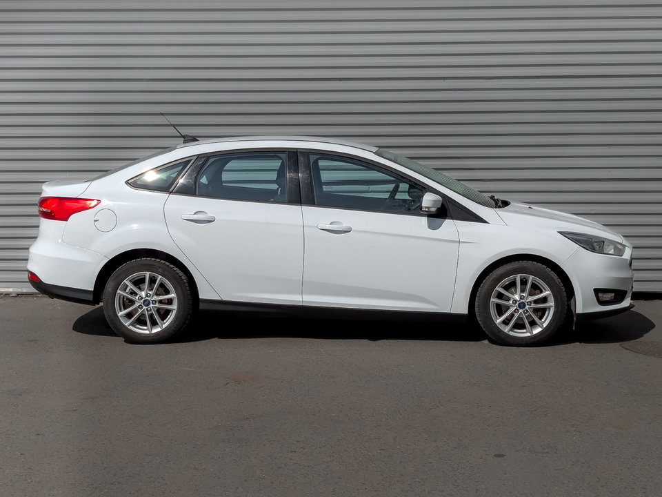 car-card-slide Ford Focus 2017 92 222км фото №4