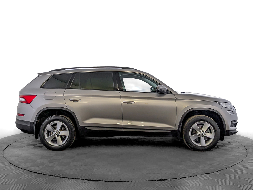car-card-slide Skoda Kodiaq 2019 120 480км фото №4