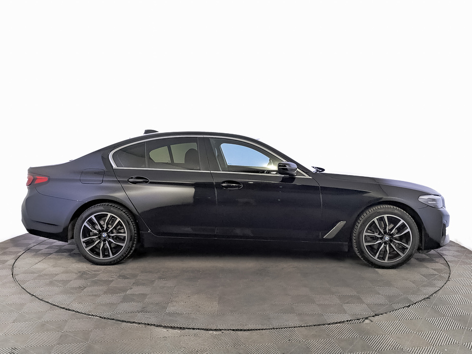 BMW 5 серии 2020 105 744км фото №4