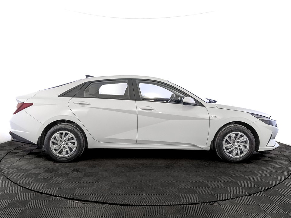 car-card-slide Hyundai Elantra 2022 29 216км фото №4