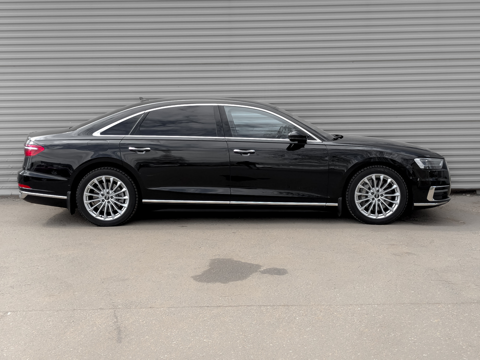 car-card-slide Audi A8 2021 67 193км фото №4