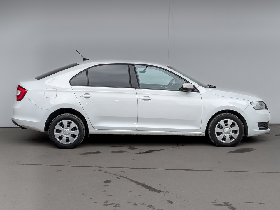 car-card-slide Skoda Rapid 2018 104 172км фото №4