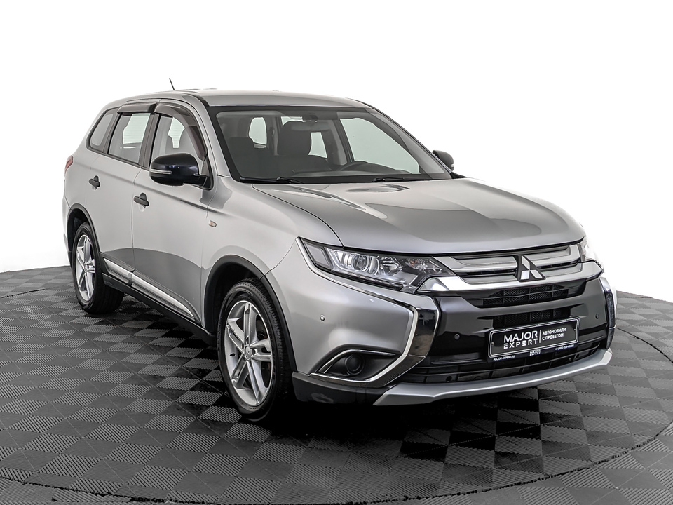 car-card-slide Mitsubishi Outlander 2016 90 640км фото №3