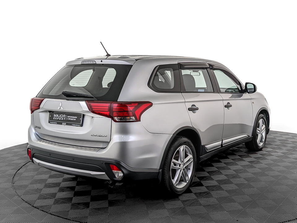 car-card-slide Mitsubishi Outlander 2016 90 640км фото №5