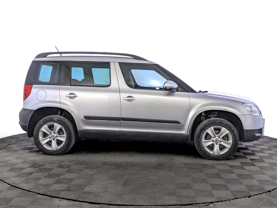 car-card-slide Skoda Yeti 2013 51 124км фото №4