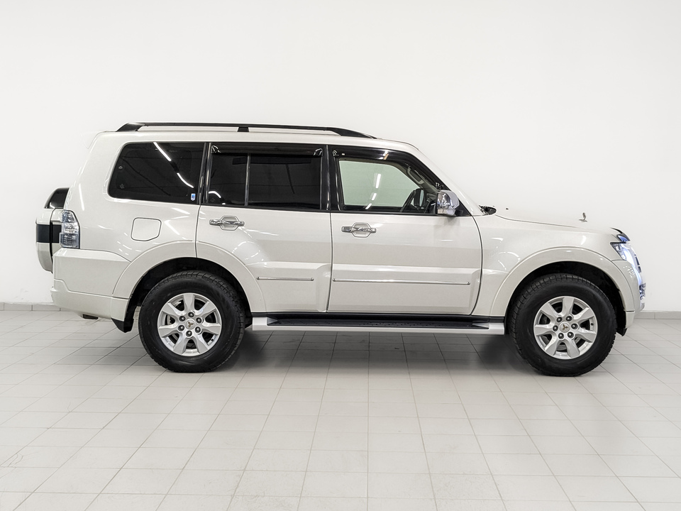 car-card-slide Mitsubishi Pajero 2021 80 073км фото №4
