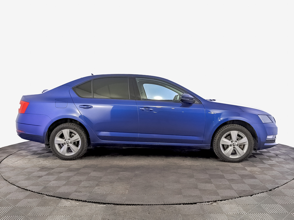 car-card-slide Skoda Octavia 2019 104 479км фото №4