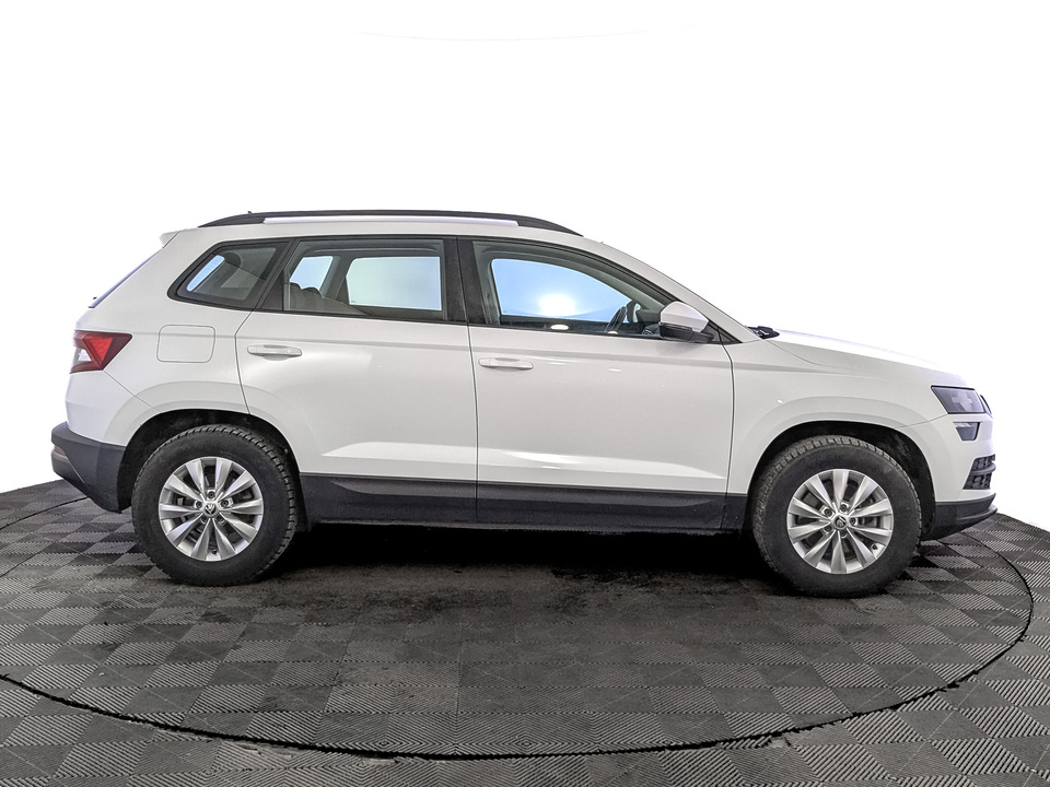 car-card-slide Skoda Karoq 2021 57 784км фото №4