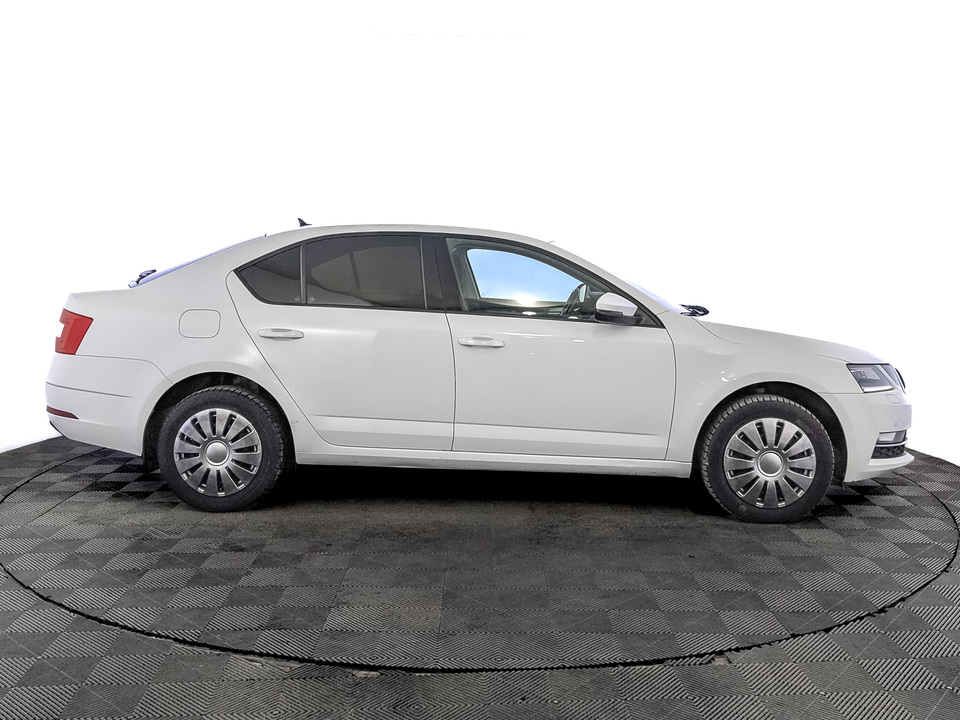car-card-slide Skoda Octavia 2020 130 091км фото №4