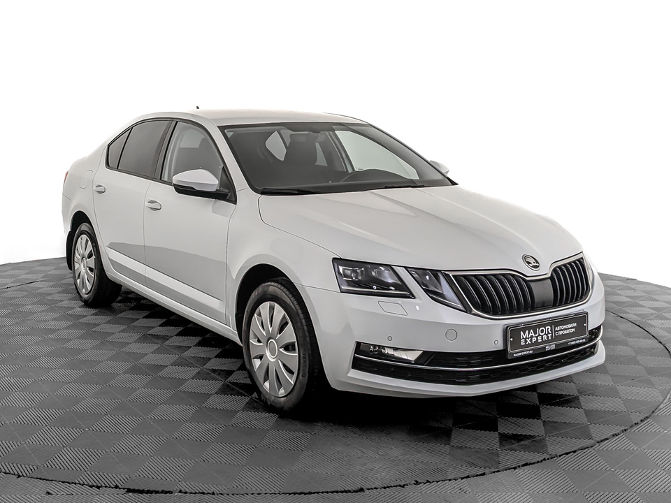 car-card-slide Skoda Octavia 2020 114 732км фото №3