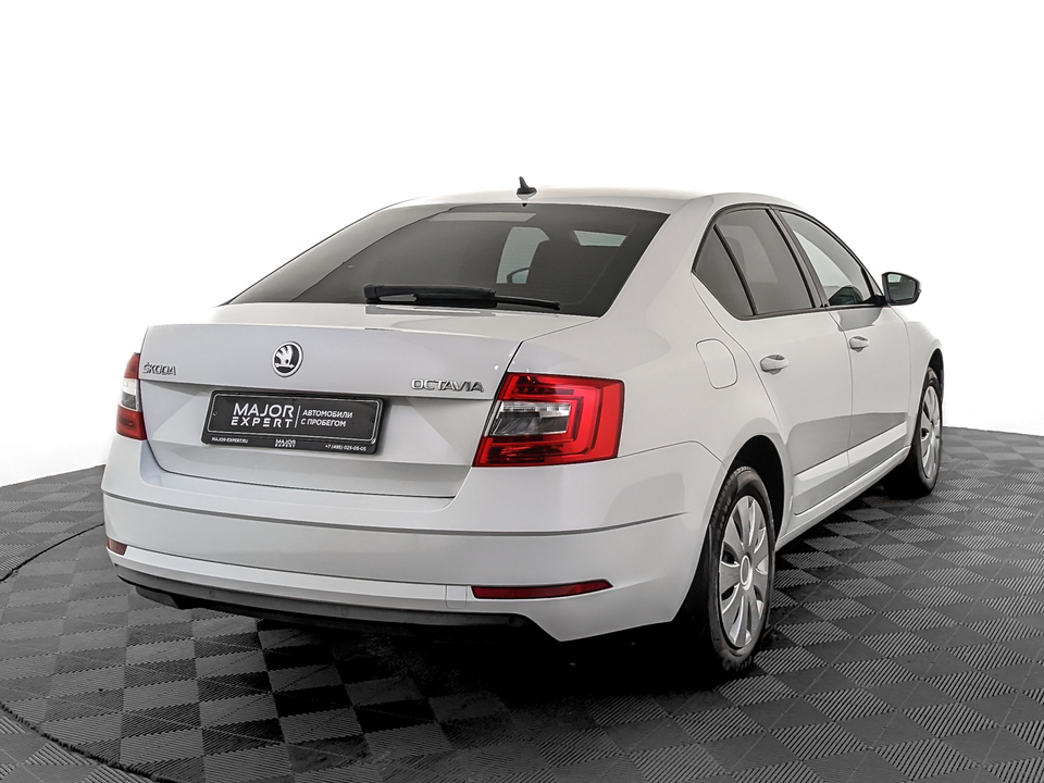 car-card-slide Skoda Octavia 2020 114 732км фото №5