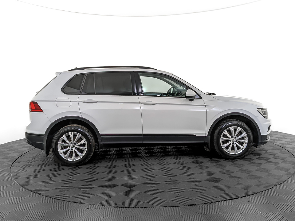 car-card-slide Volkswagen Tiguan 2020 111 039км фото №4