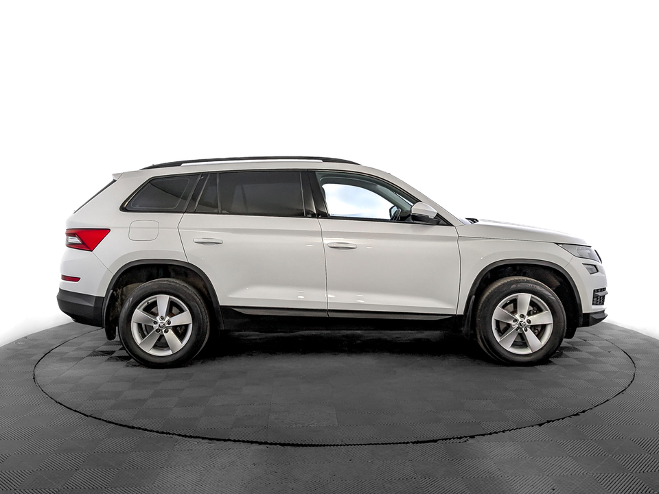 car-card-slide Skoda Kodiaq 2019 143 729км фото №4