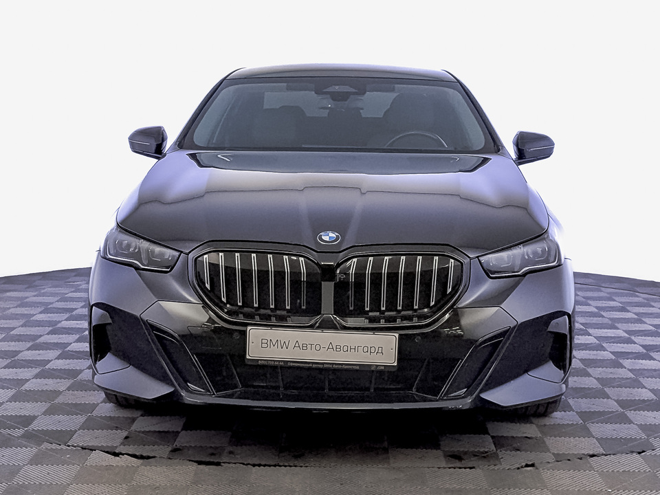 BMW 5 серии 2024 34 956км фото №2