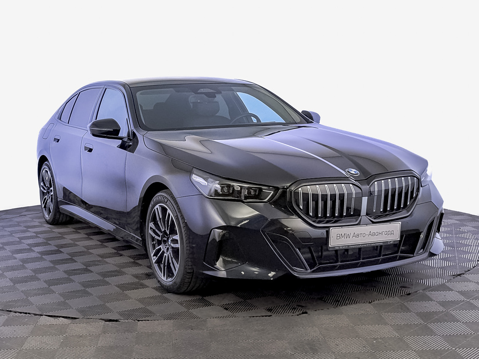 BMW 5 серии 2024 34 956км фото №3