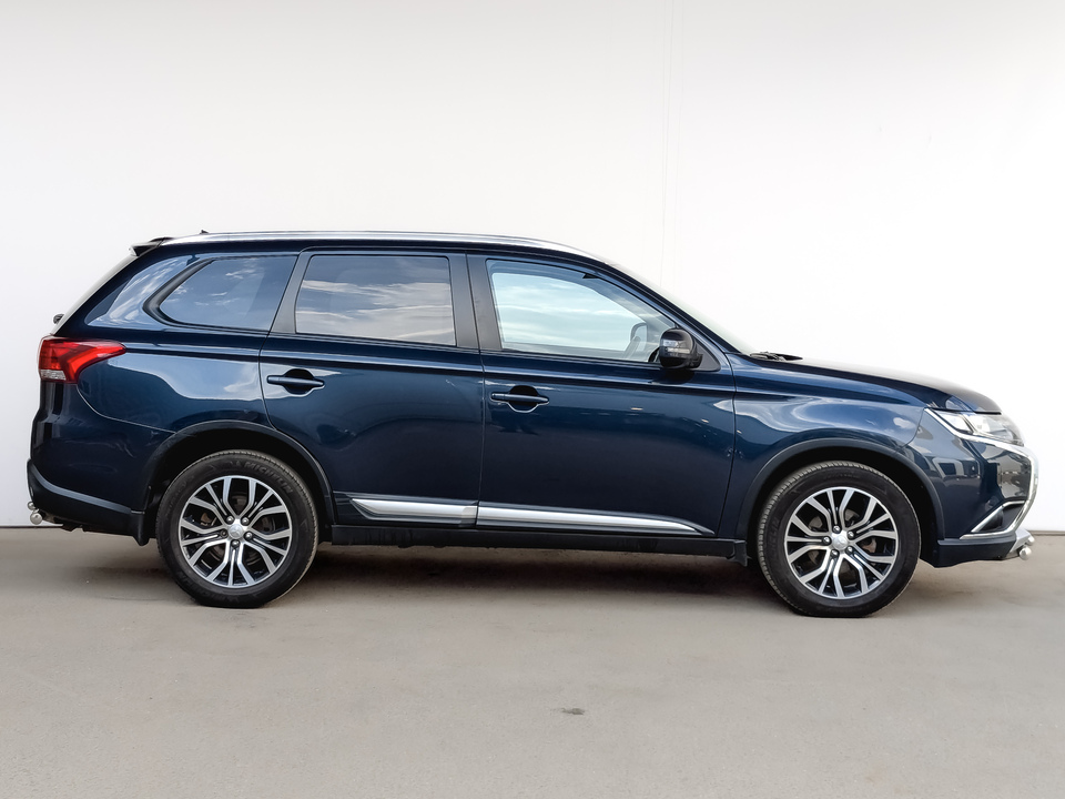 car-card-slide Mitsubishi Outlander 2016 85 900км фото №4