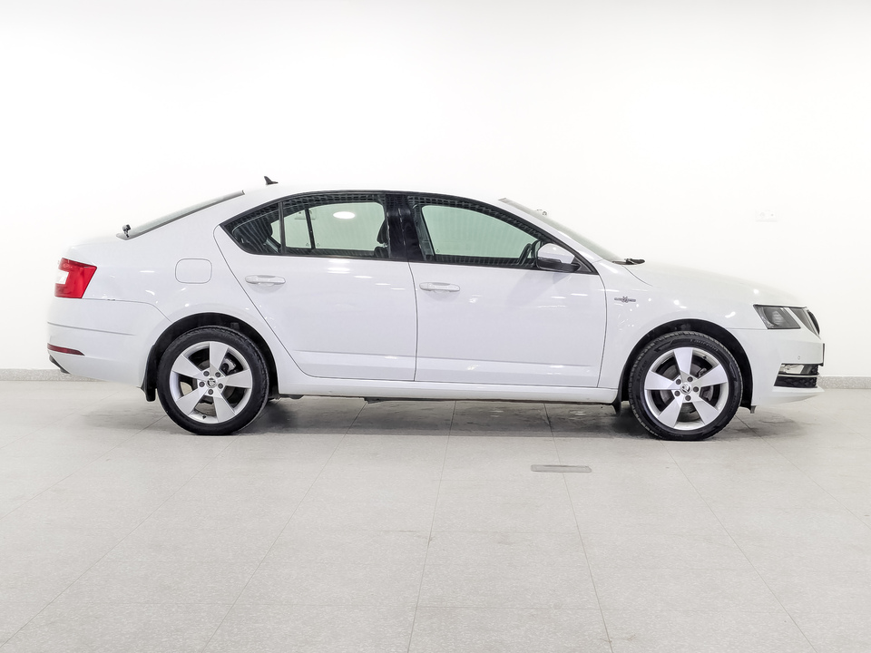 car-card-slide Skoda Octavia 2019 26 523км фото №4
