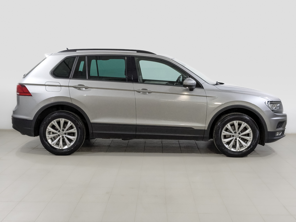 car-card-slide Volkswagen Tiguan 2019 104 776км фото №4