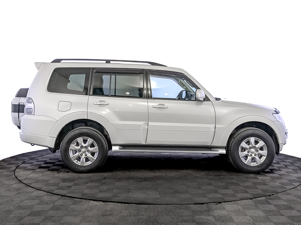 car-card-slide Mitsubishi Pajero 2018 142 613км фото №4