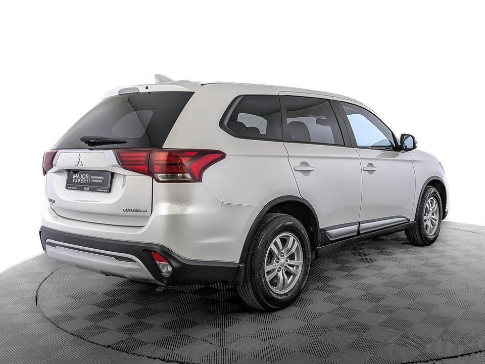 car-card-slide Mitsubishi Outlander 2018 162 450км фото №5