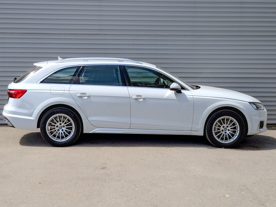 car-card-slide Audi A4 allroad quattro 2020 66 000км фото №4