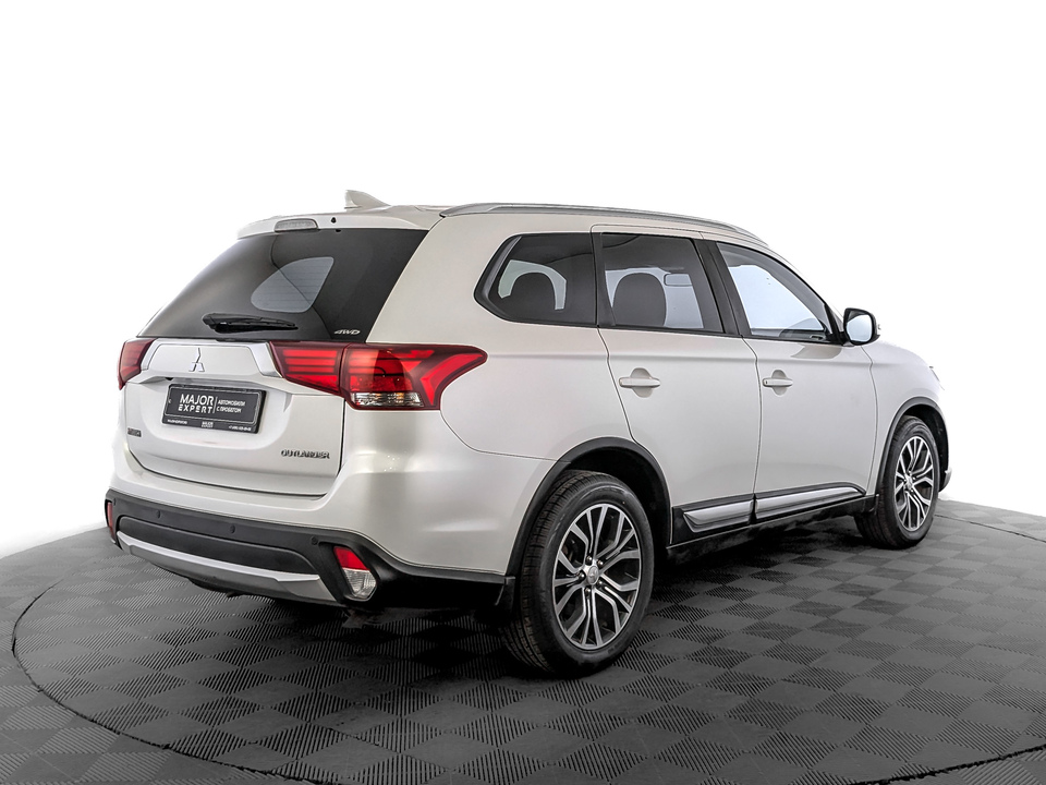 car-card-slide Mitsubishi Outlander 2018 213 152км фото №5