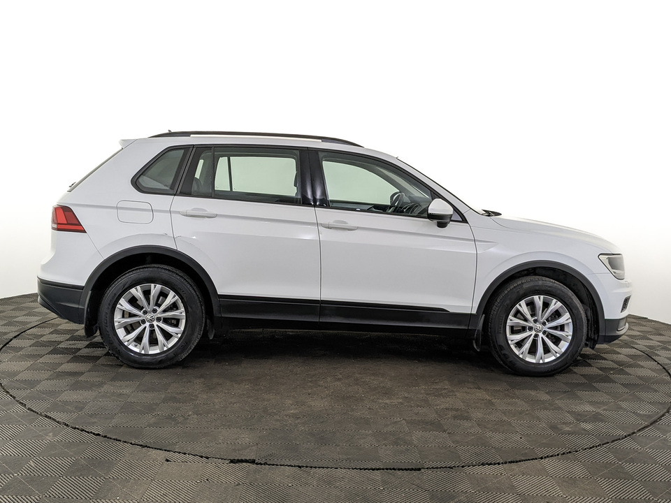 car-card-slide Volkswagen Tiguan 2018 79 146км фото №4