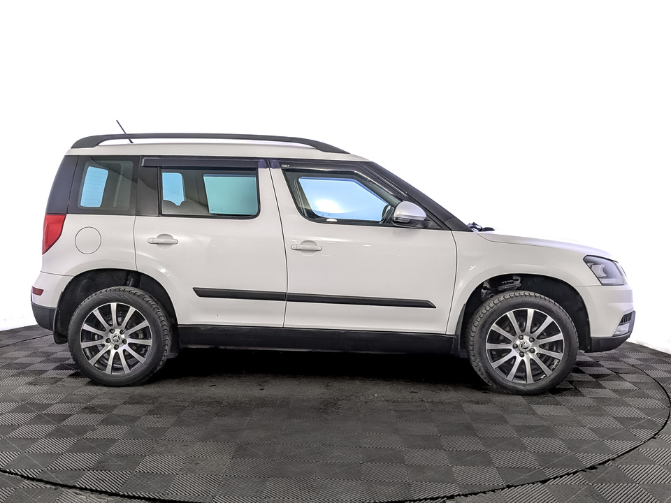 car-card-slide Skoda Yeti 2015 112 874км фото №4
