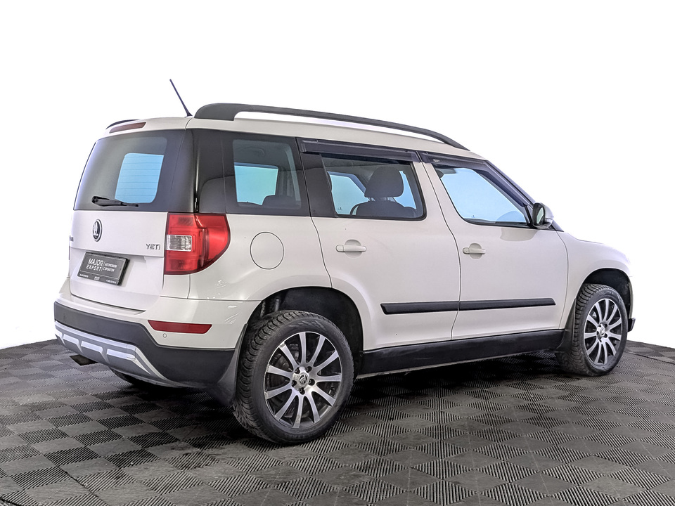 car-card-slide Skoda Yeti 2015 112 874км фото №5