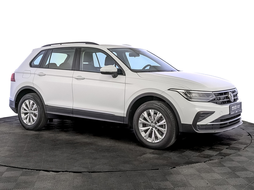 car-card-slide Volkswagen Tiguan 2021 73 888км фото №3