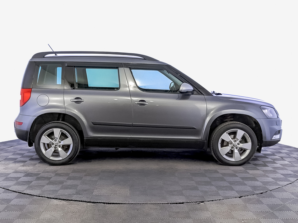car-card-slide Skoda Yeti 2015 67 846км фото №4