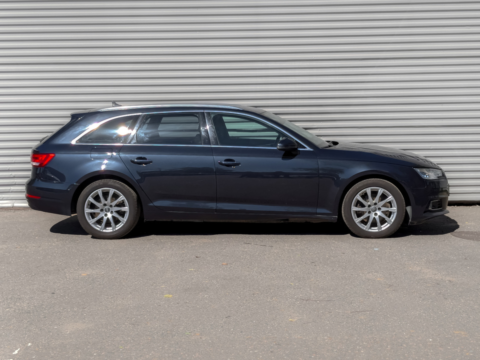 car-card-slide Audi A4 2018 298 346км фото №4
