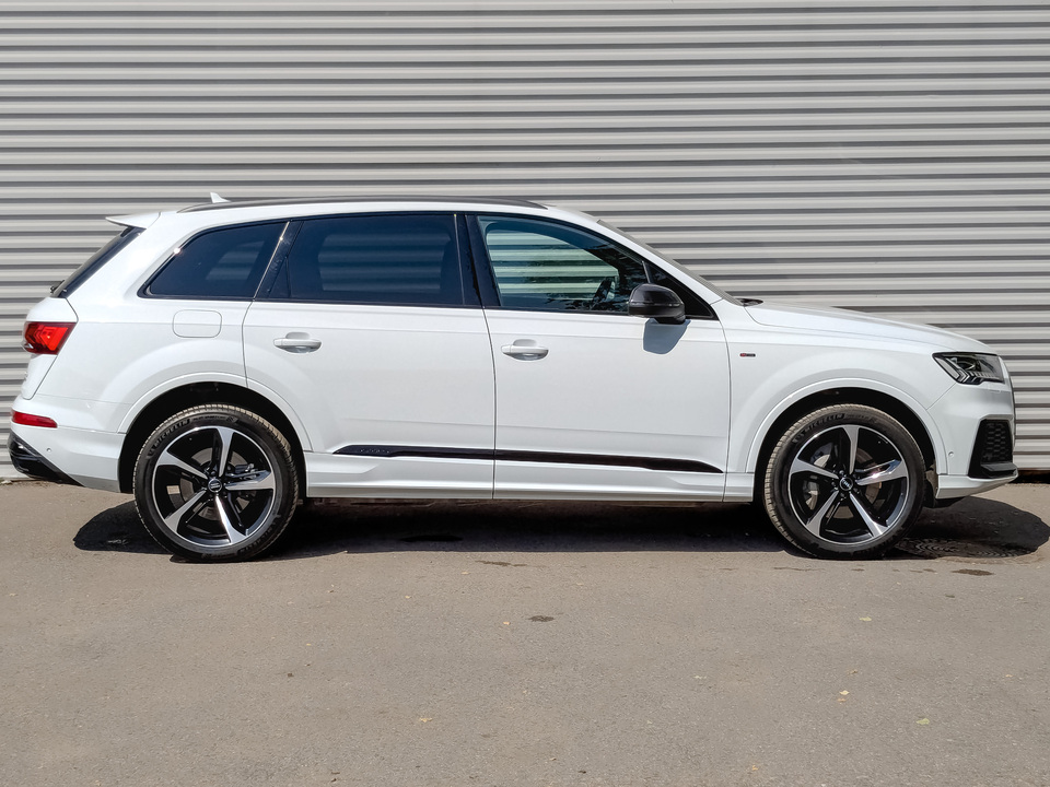 car-card-slide Audi Q7 2020 137 099км фото №4