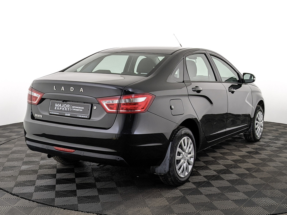 car-card-slide Lada Vesta 2017 61 770км фото №5