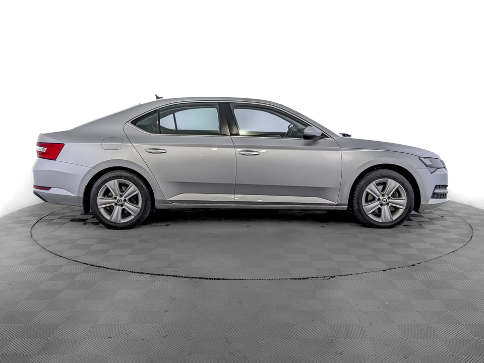 car-card-slide Skoda Superb 2021 133 030км фото №4