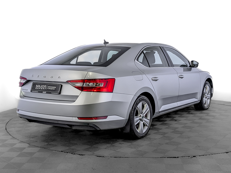 car-card-slide Skoda Superb 2021 133 030км фото №5