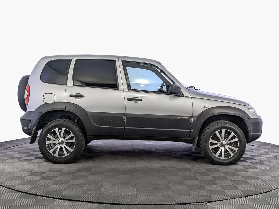 car-card-slide Chevrolet Niva 2017 72 838км фото №4