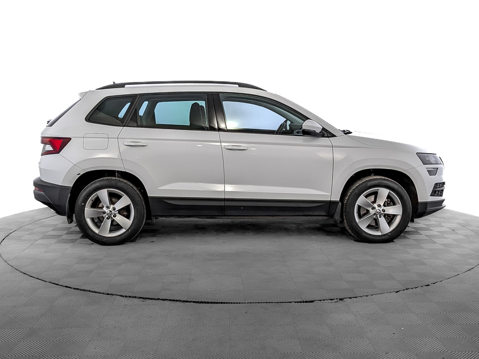 car-card-slide Skoda Karoq 2020 157 099км фото №4