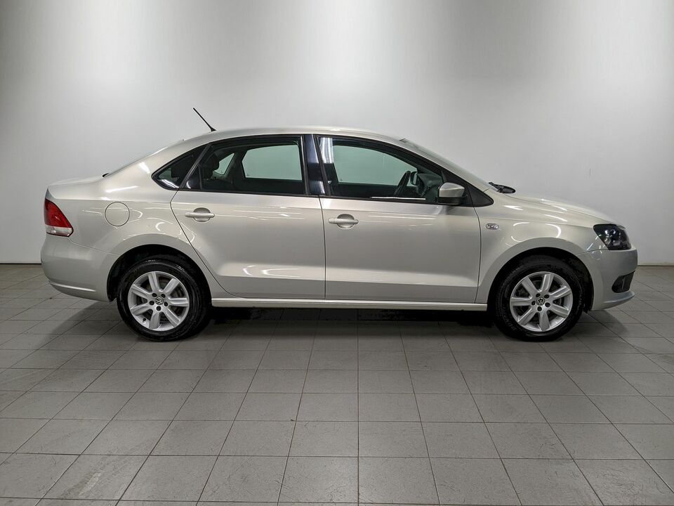 car-card-slide Volkswagen Polo 2014 93 000км фото №4