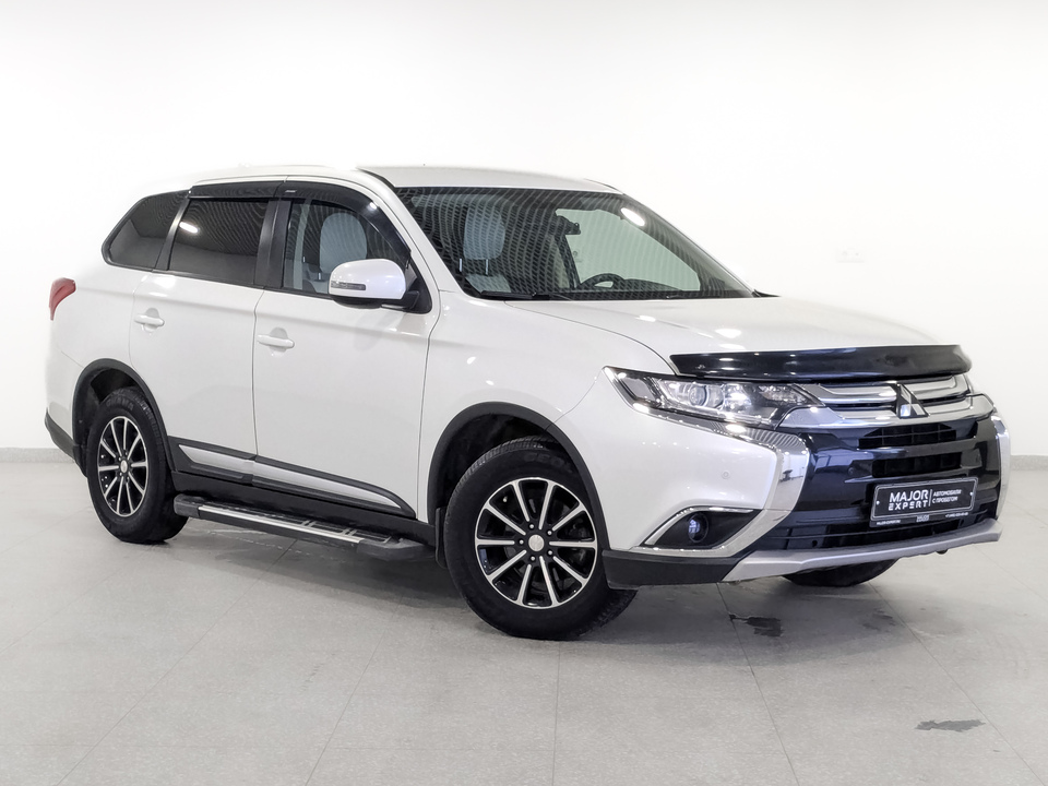 car-card-slide Mitsubishi Outlander 2018 71 986км фото №3