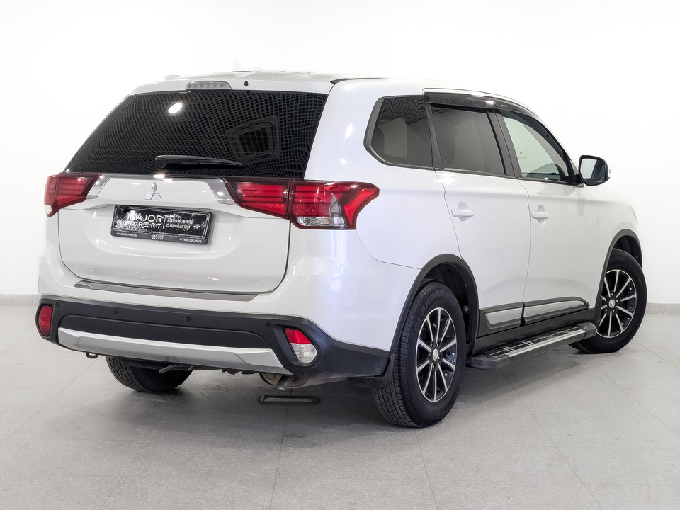 car-card-slide Mitsubishi Outlander 2018 71 986км фото №5