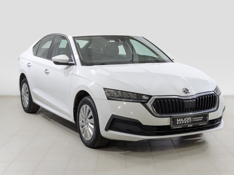 car-card-slide Skoda Octavia 2021 53 778км фото №3