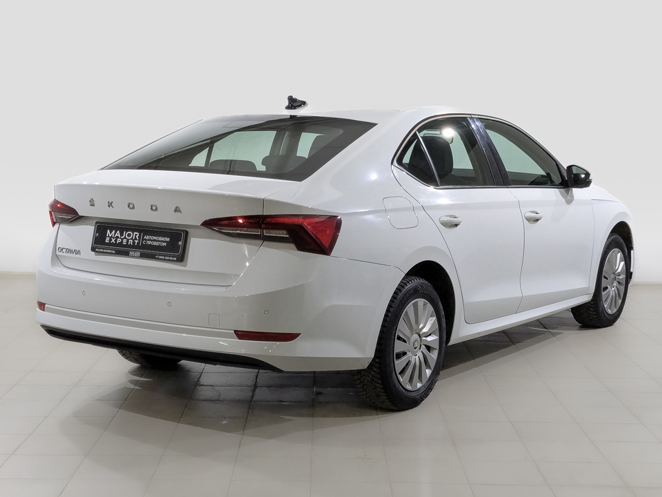 car-card-slide Skoda Octavia 2021 53 778км фото №5