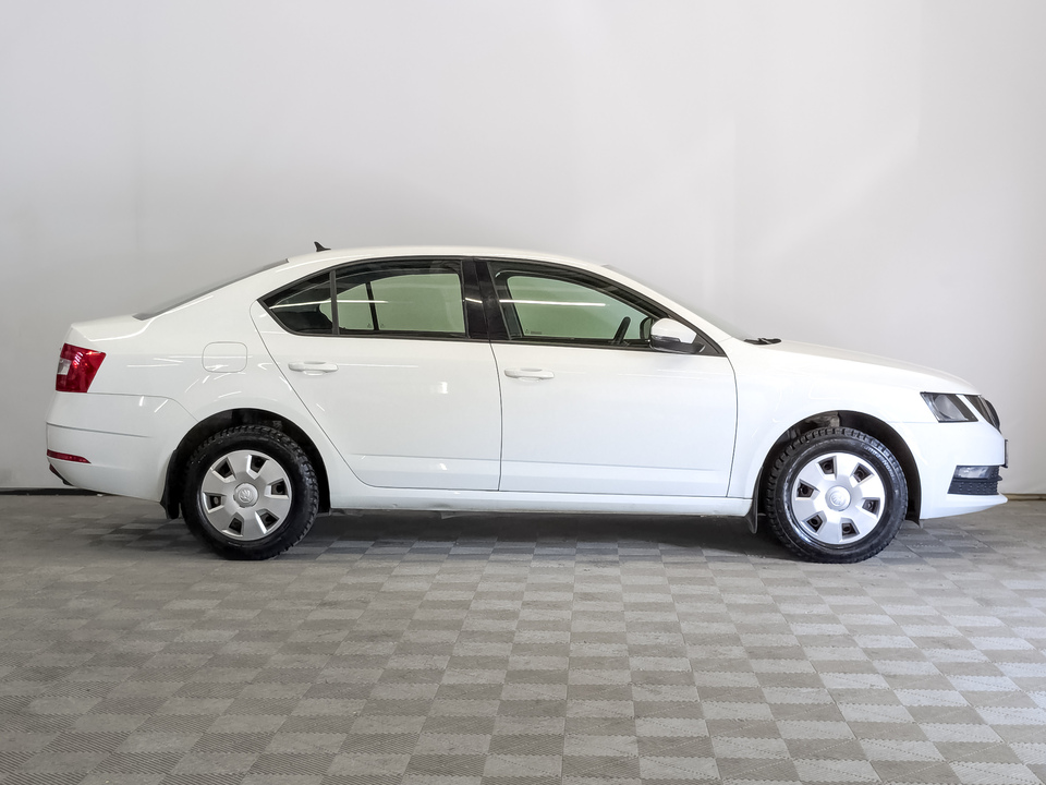 car-card-slide Skoda Octavia 2020 116 417км фото №4