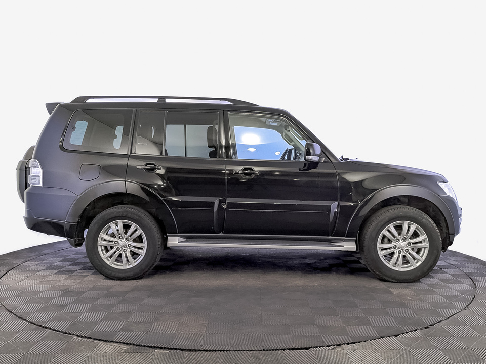 car-card-slide Mitsubishi Pajero 2015 114 877км фото №4
