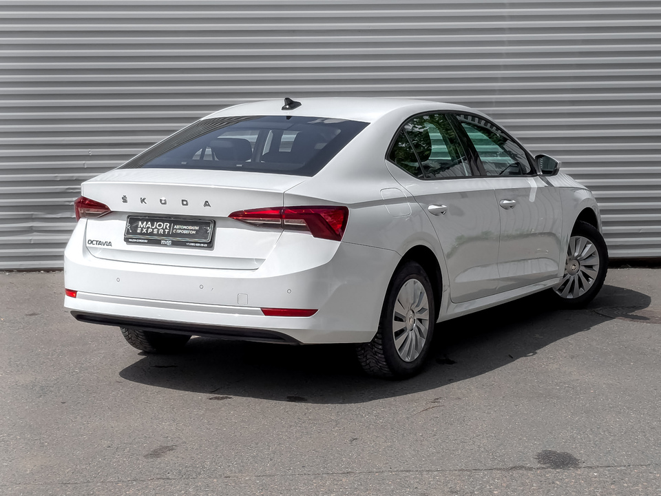 car-card-slide Skoda Octavia 2021 43 099км фото №5