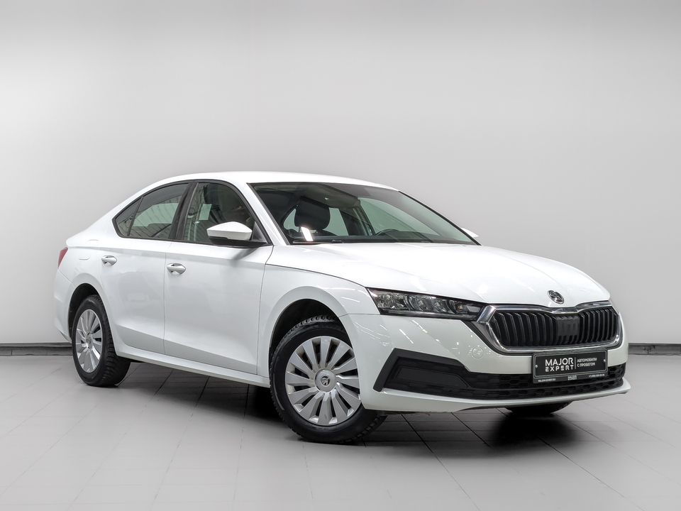 car-card-slide Skoda Octavia 2021 74 575км фото №3