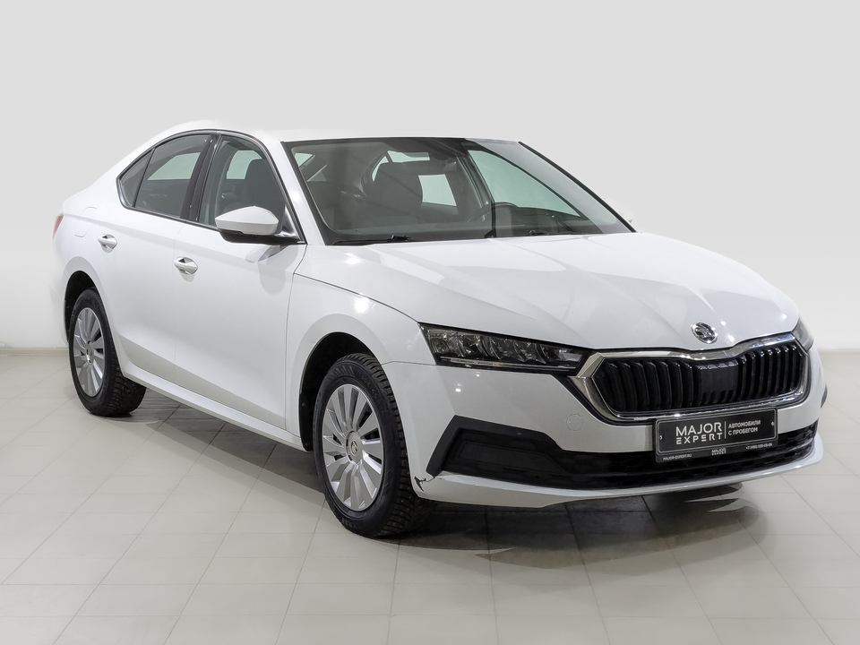car-card-slide Skoda Octavia 2021 75 847км фото №3